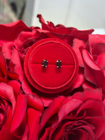 Złote kolczyki z czarnym onyksem