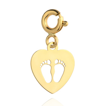 Złota zawieszka serduszko z dziecięcymi stópkami