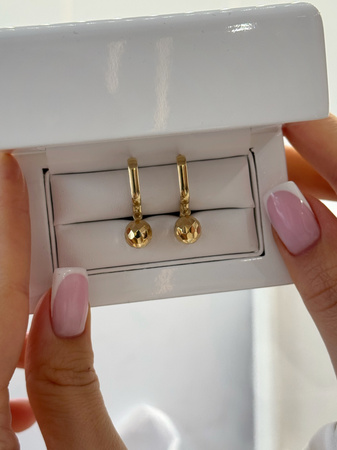 Złote kolczyki z diamentowaną kulą 