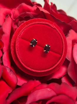 Złote kolczyki z czarnym onyksem