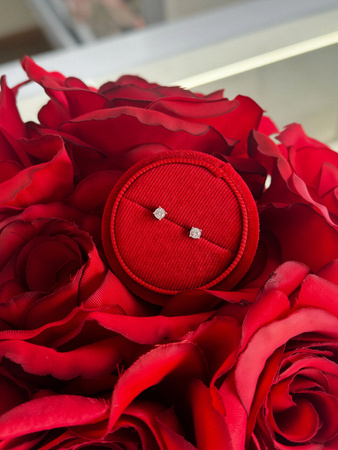 Złote kolczyki z brylantami