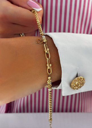 Złota bransoletka z zawieszkami