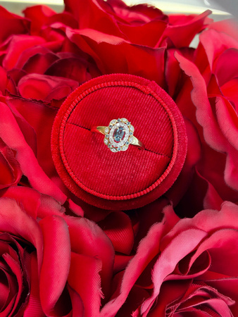 Złoty pierścionek z diamentami i Topazem London Blue