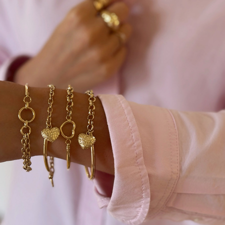 Złota bransoletka z serduszkiem i ozdobną rurką