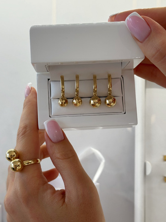 Złote kolczyki z diamentowaną kulą 