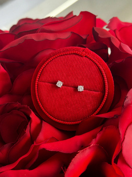 Złote kolczyki z brylantami